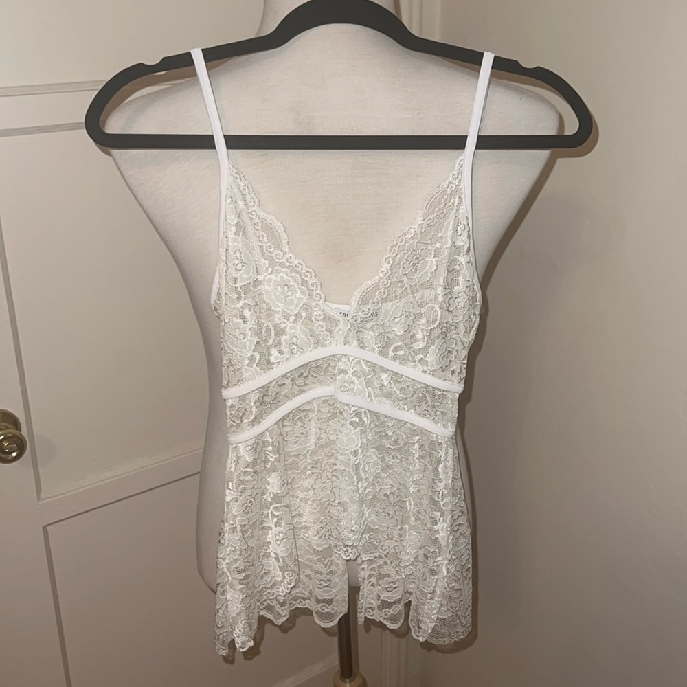 white lace tank top